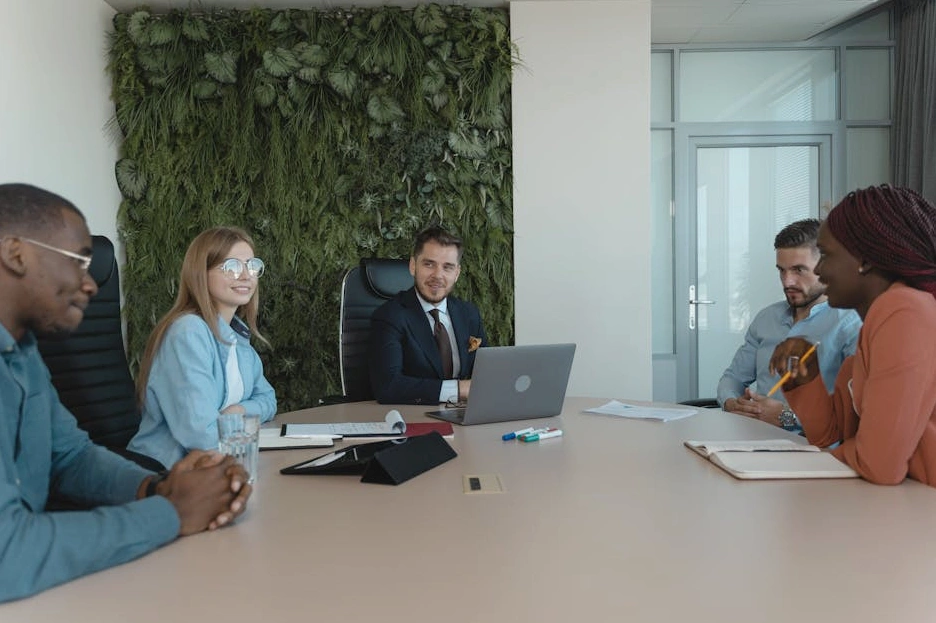 Tým stratégů Nexus Strategy Partners na jednání o digitální transformaci